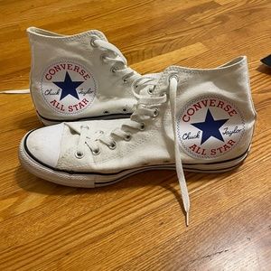 Classic Vintage White Converse Hi-Tops Sneakers in size 10.5M/12.5W